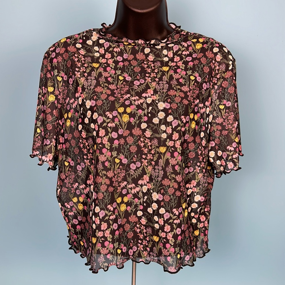 Floral Mesh Crop Top Tee w/ Black Under Shirt